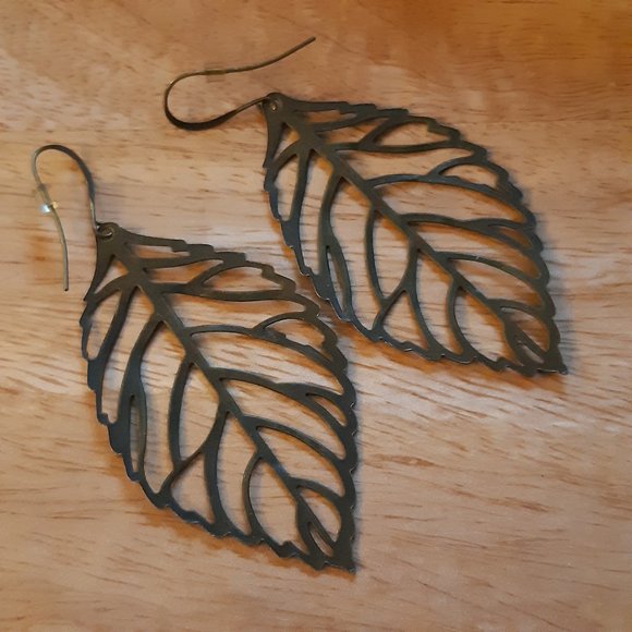 Pendant Leaf Earrings - Picture 2 of 3